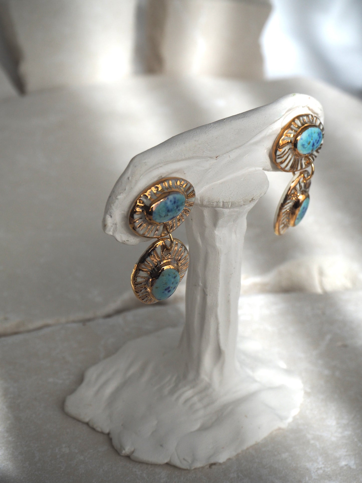 “Anima” Parchment underglaze & Blue Caprice coloured glaze with 24k gold lustre rays