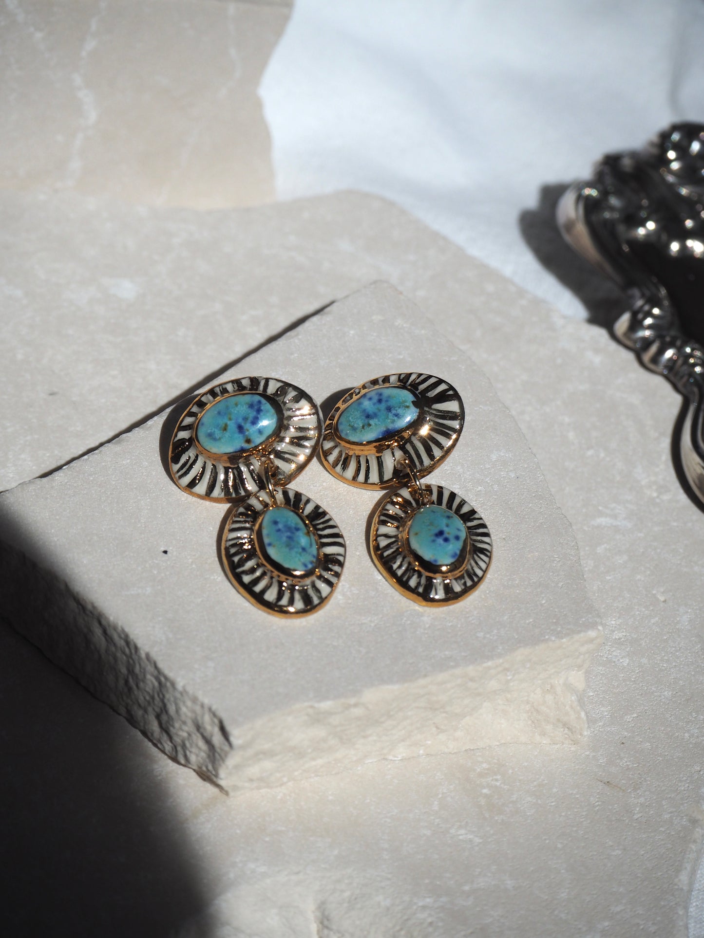 “Anima” Parchment underglaze & Blue Caprice coloured glaze with 24k gold lustre rays