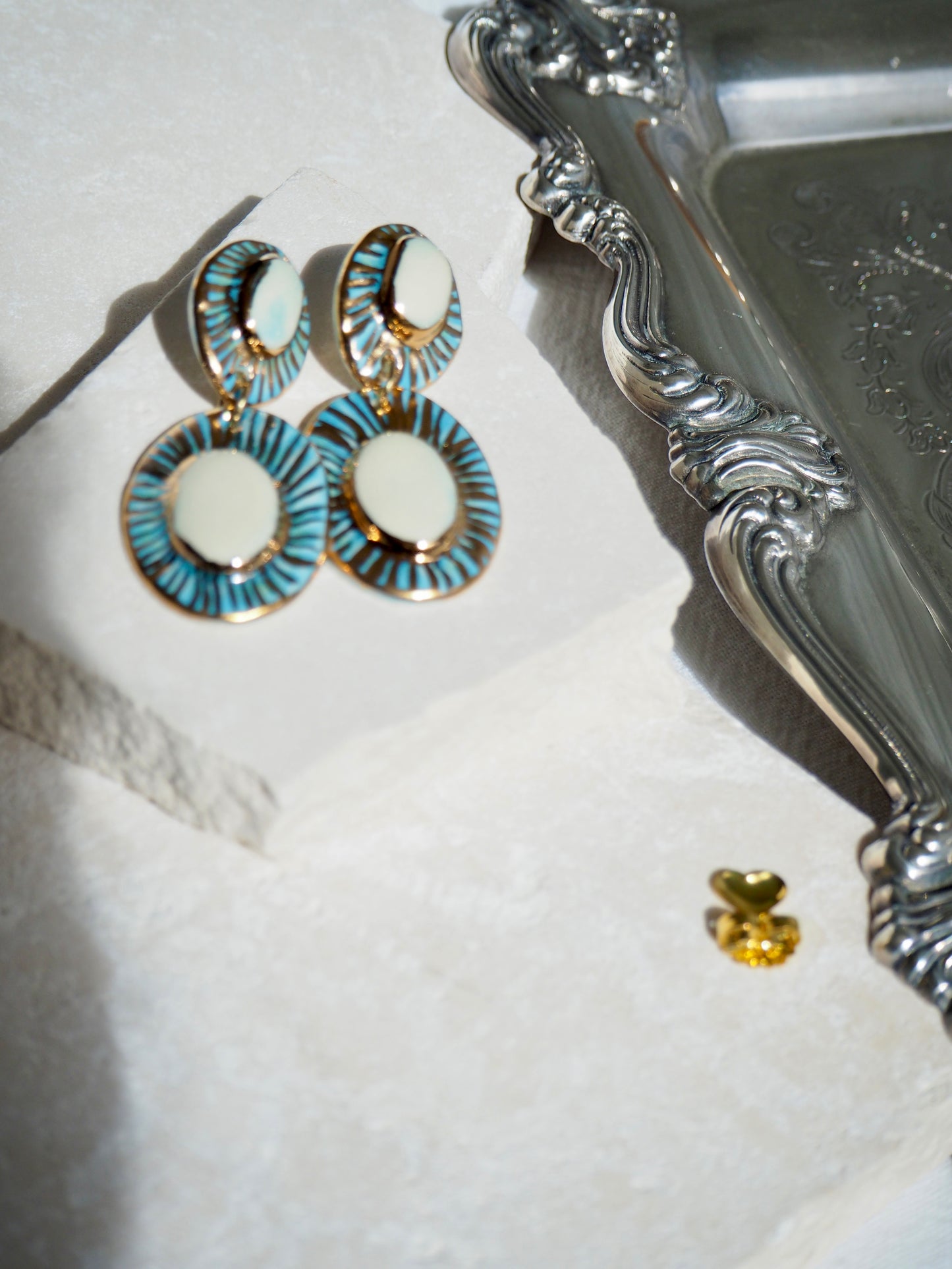 “Anima” Large Blue & White coloured glaze with 24k gold lustre rays